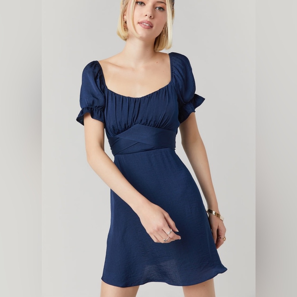 NWT Francesca’s Puff Sleeve Mini Dress